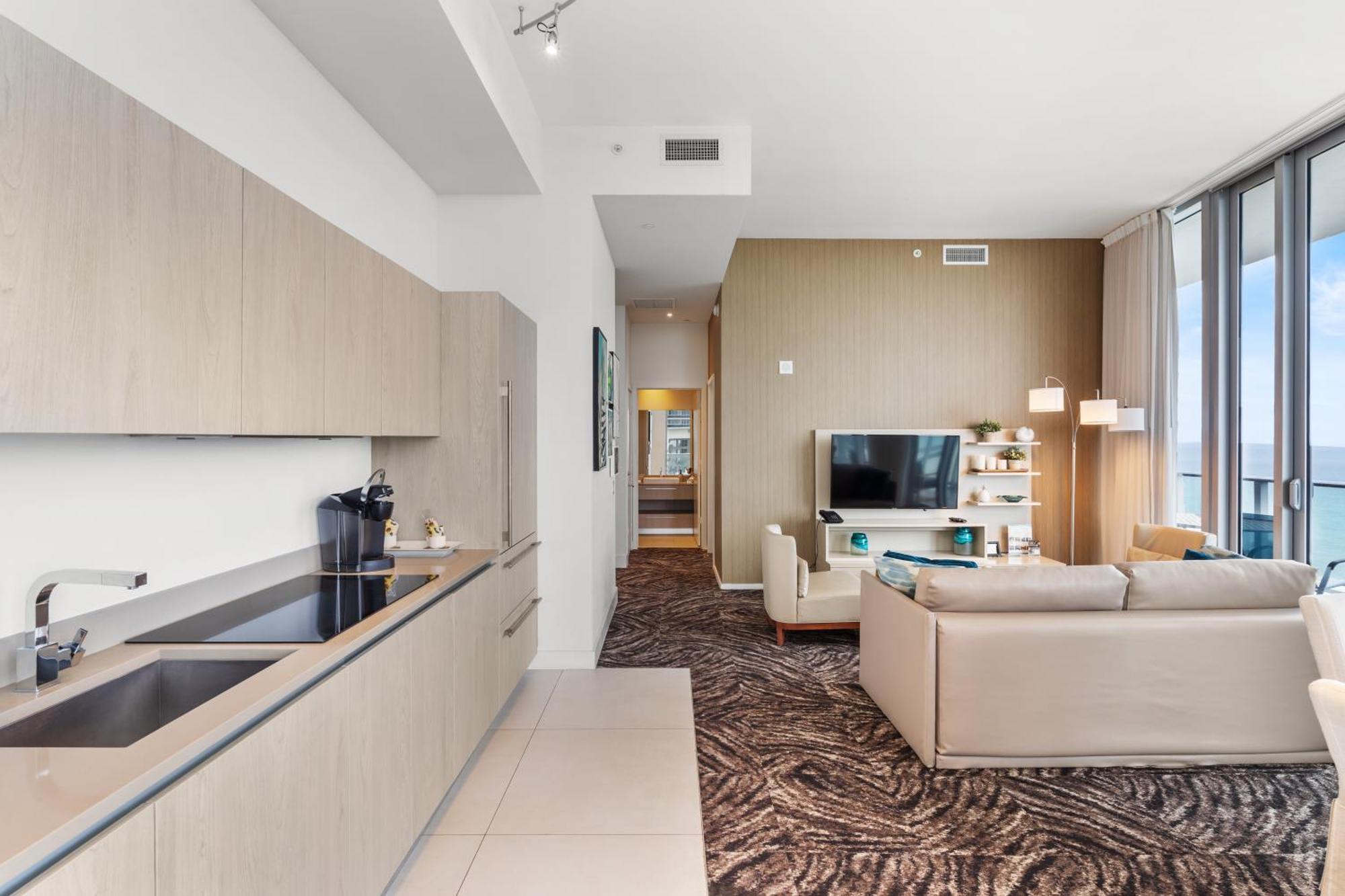 Discover The Magic Of Lyfe And Residences * Hollywood